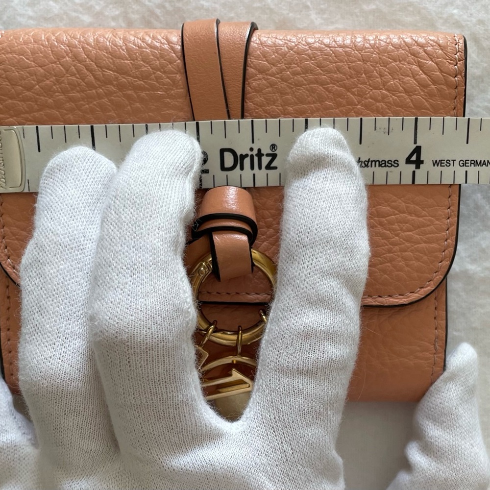 Chloé Authentic Vintage Peach Leather Compact Wallet with Gold Charms - Picture 15 of 16
